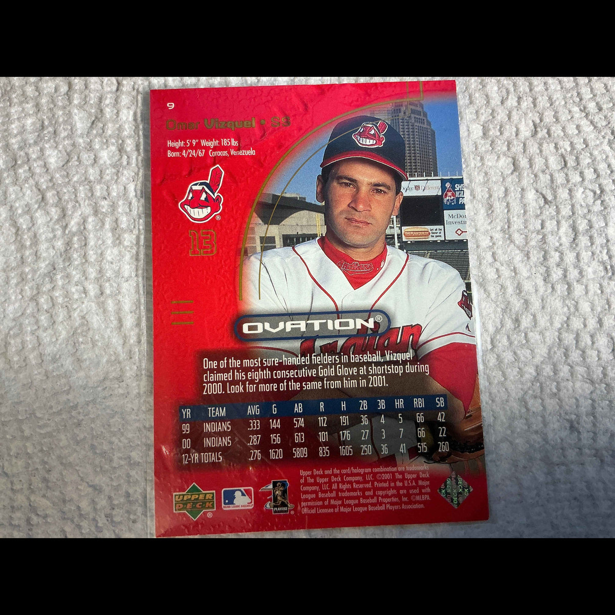 2001 Upper Deck Ovation #9 Omar Vizquel Card - back