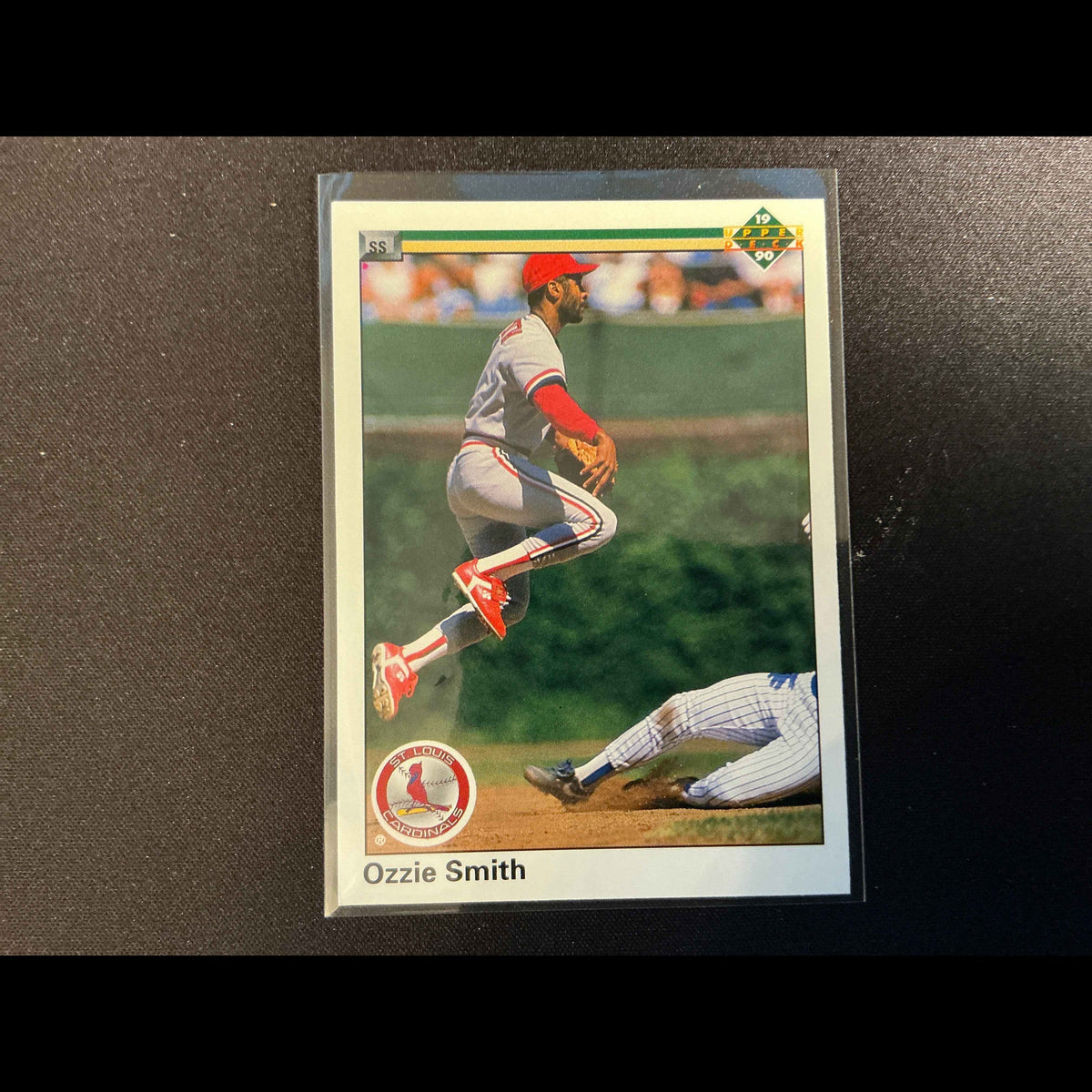 1990 Upper Deck #225 Ozzie Smith Card - front
