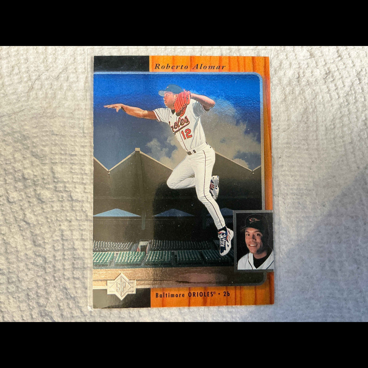 1996 Upper Deck SP #29 Roberto Alomar Card - front