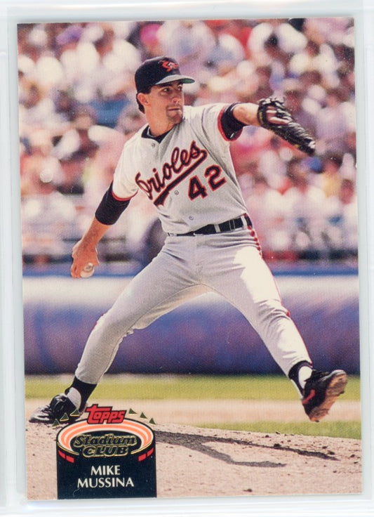 Tarjeta de Mike Mussina n.° 225 del Topps Stadium Club de 1992